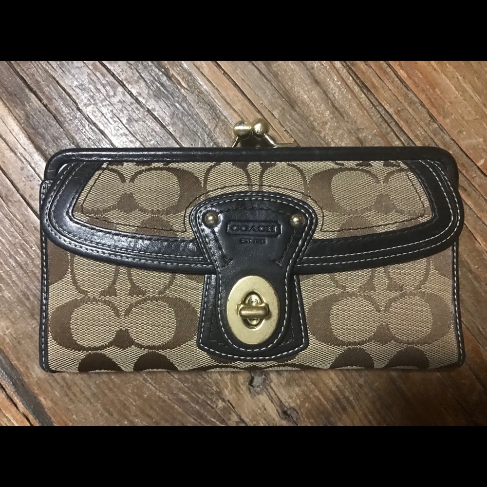 Coach Signature Turnlock Wallet